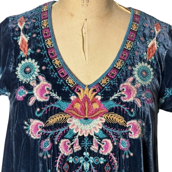Gorgeous embroidered High-Low velvet top by Johnny Was Size S - Picture 2 of 6